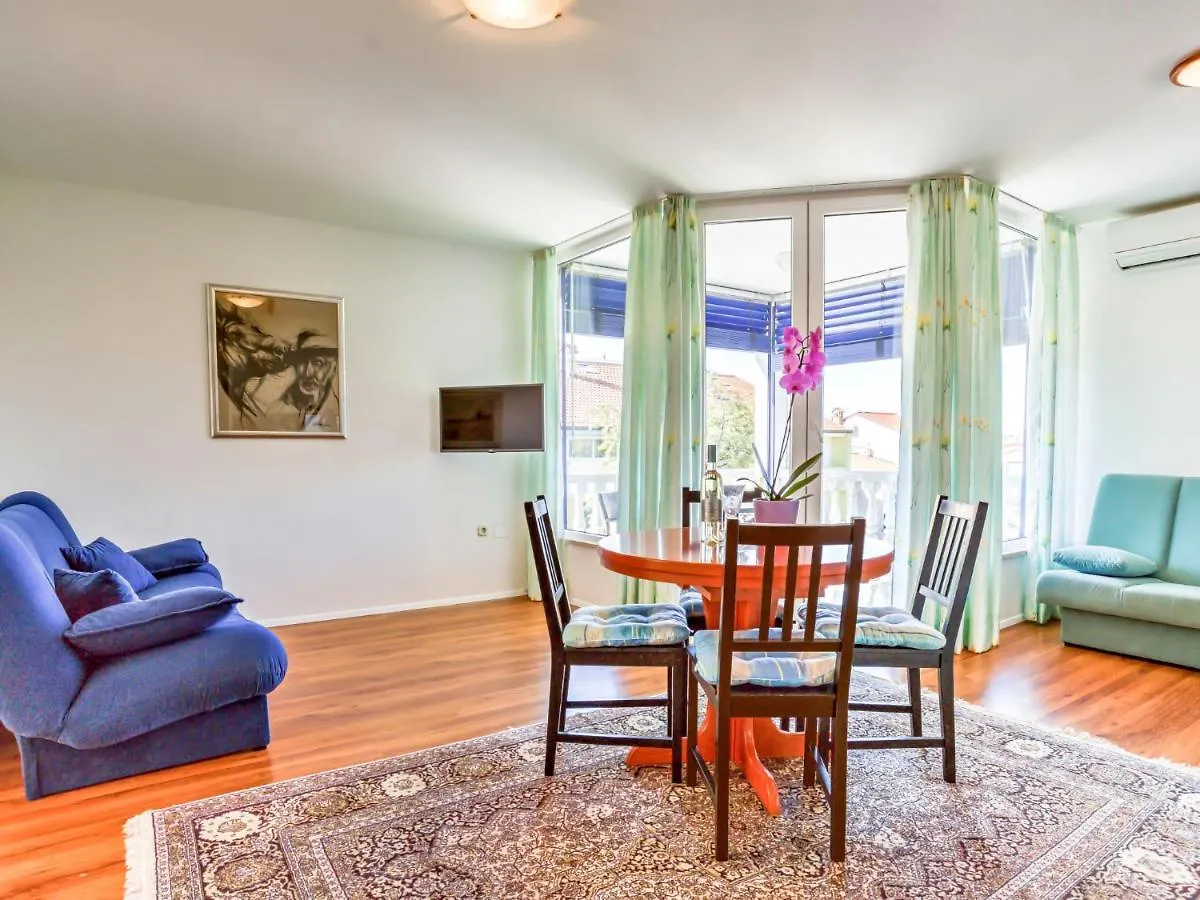 Apartment File-4 By Interhome